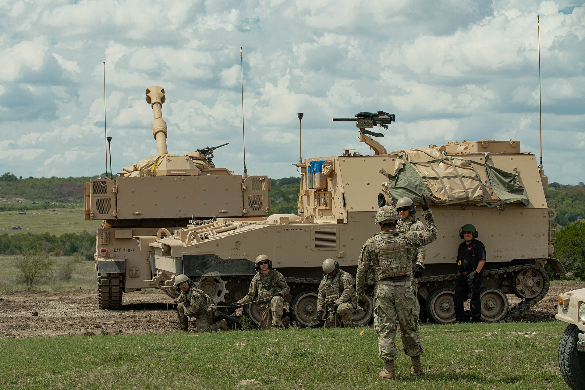 M109 Paladin 4