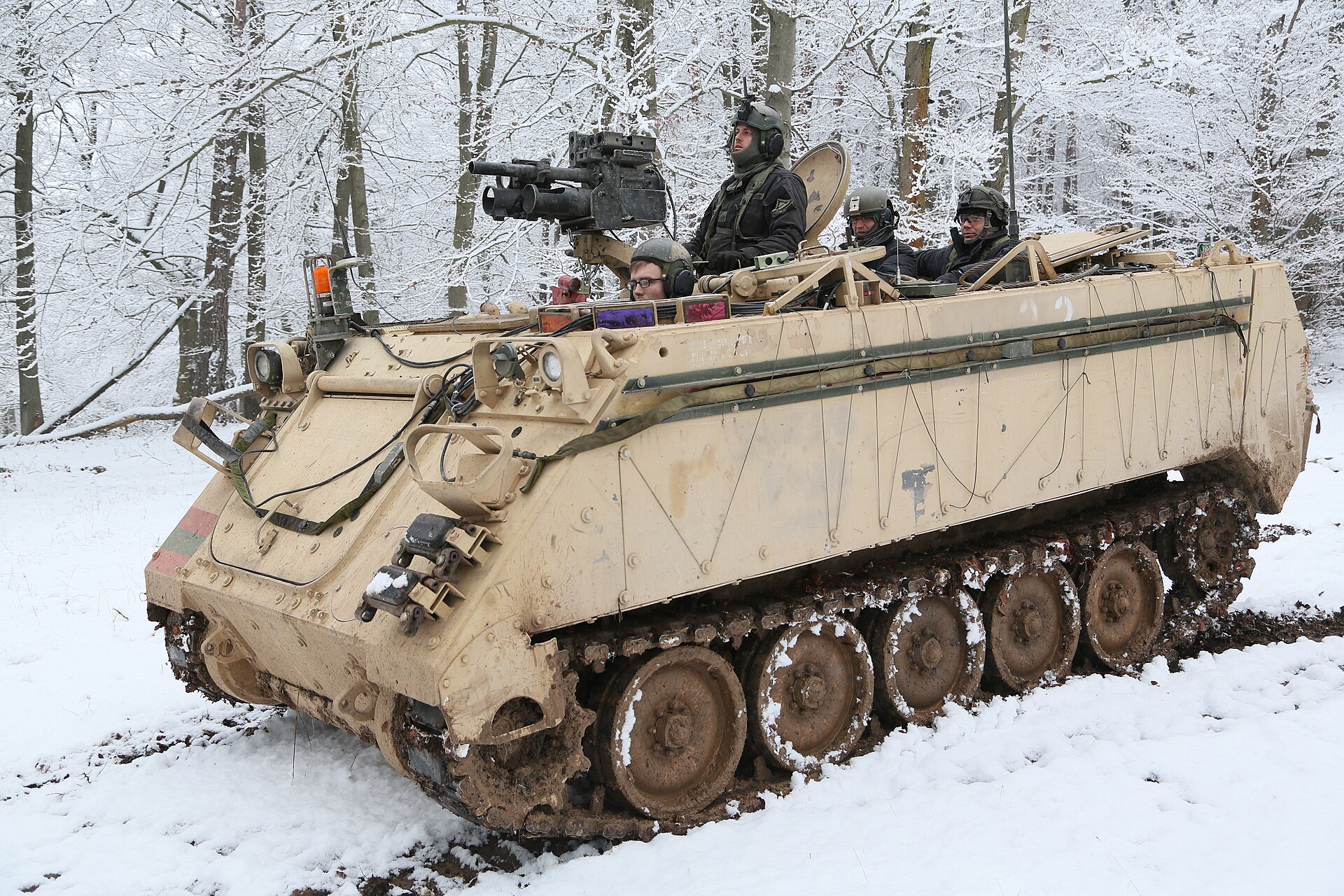 M113